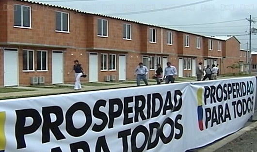 Dura respuesta al expresidente sobre supuestas deficiencias en las viviendas gratis que entrega el Gobierno.