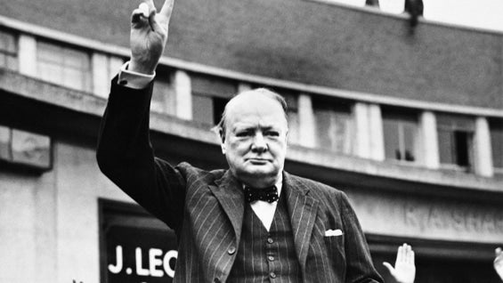 Churchill fue conocido por su amor impúdico a la bebida, los habanos y la buena vida, y su firme postura ante Adolf Hitler. Foto AFP