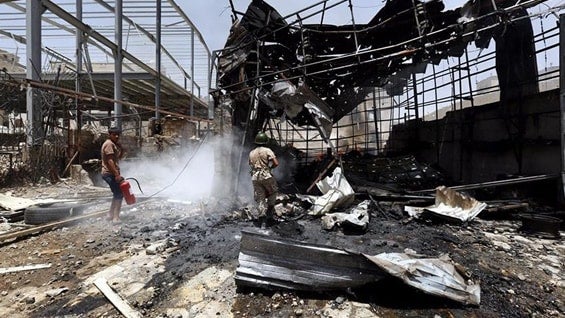 Los combates entre milicianos hutíes y fuerzas leales al presidente yemení prosiguen paralelamente a los ataques de la aviación de la coalición árabe. Foto: EFE.