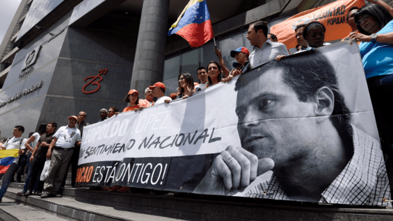 Leopoldo Lopés es acusadopor delitos relacionados con las protestas antigubernamentales. Foto. AFP