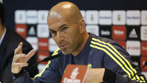 Zidane insistió en que él es "el primer responsable" y admitió que busca "soluciones para que todos jueguen mejor". Foto Agencia EFE