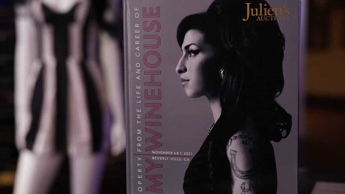 Ropa y pertenencias de Amy Winehouse serán subastadas en noviembre