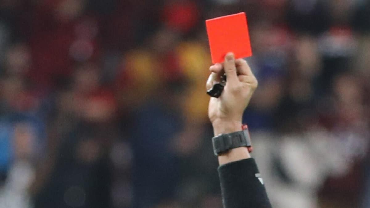 Luego de los sucesos, el árbitro fue trasladado a un hospital estatal, donde a las pocas horas falleció.