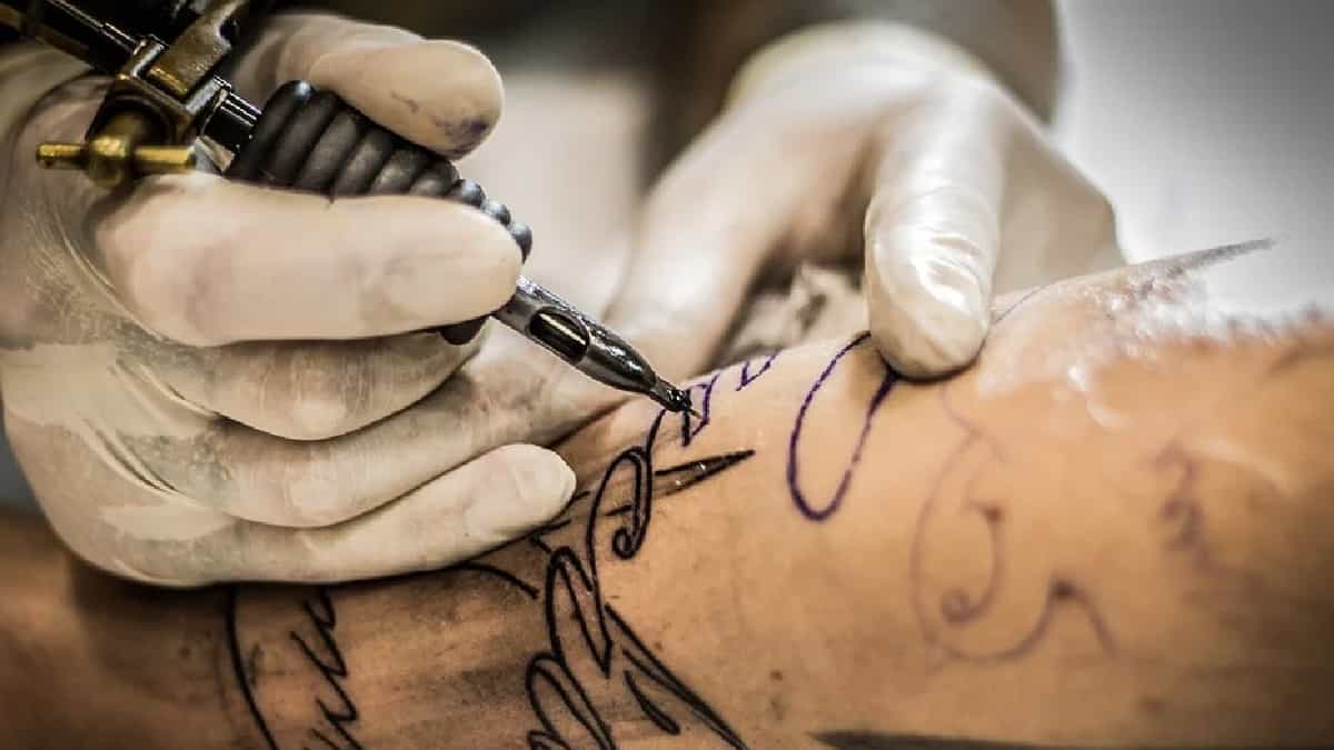 Vaya forma de llevar la cuenta: hombre se tatuaba sus crímenes cometidos