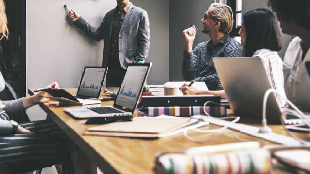 Make It Real lanza becas para mujeres desarrolladoras