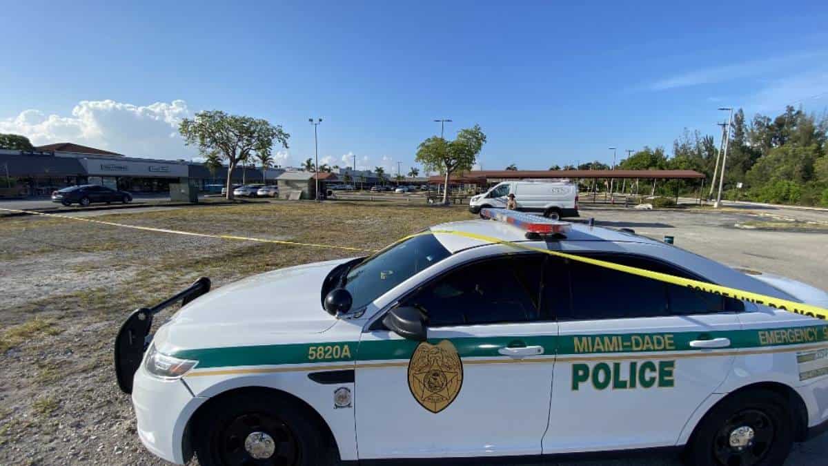 Tiroteo en Miami deja al menos dos muertos y 20 heridos.