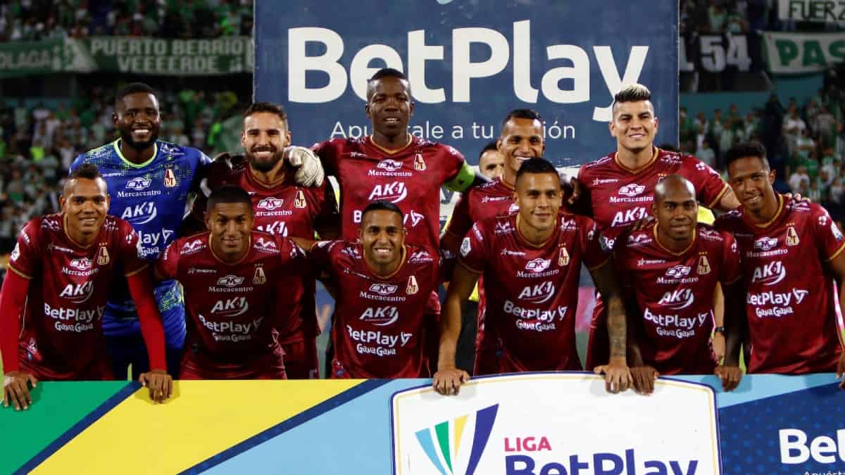 Deportes Tolima, en partido contra Atlético Nacional en Medellín.