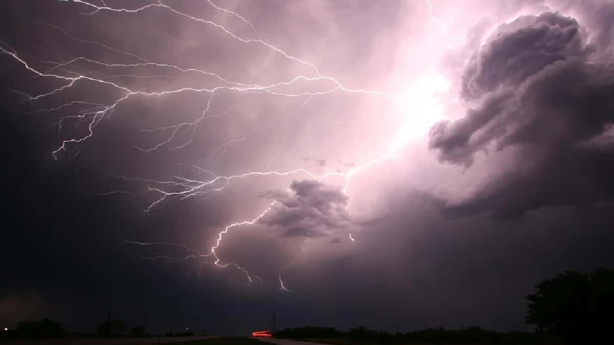 Tormenta eléctrica deja medio centenar de muertos en India