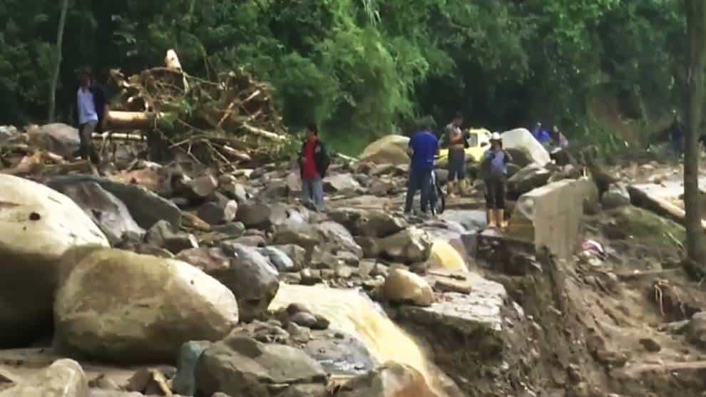 Tres personas muertas y seis desaparecidas deja creciente en Piedecuesta, Santander