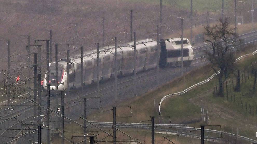 Al menos 21 heridos dejó descarrilamiento de un tren en Francia