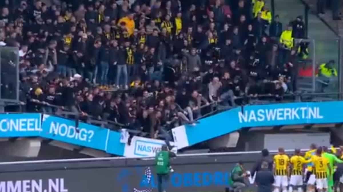Tribuna de un estadio se desplomó en pleno partido en Holanda
