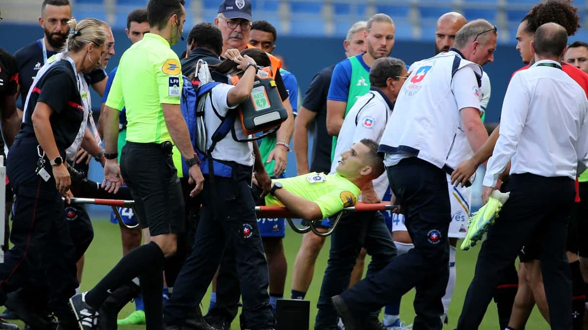 Troyes-Rennes: árbitro se desvaneció previo al partido