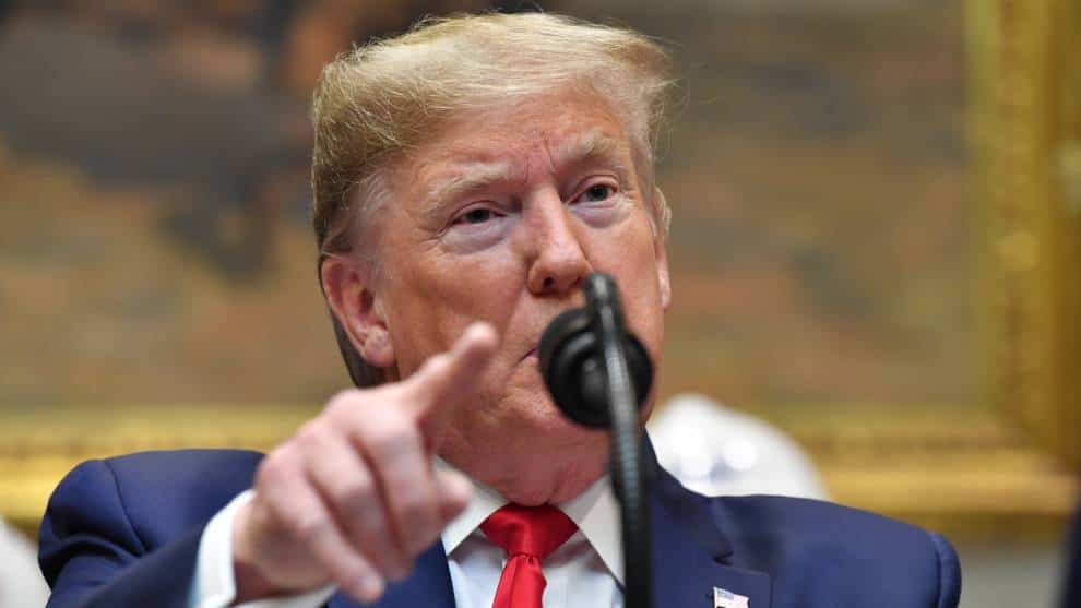 Trump sospecha que avión siniestrado en Irán pudo ser "derribado" por "error"