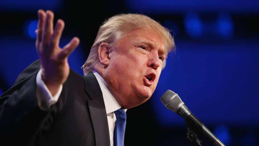 Presidenta de la Cámara pide redactar cargos para juicio político contra Trump