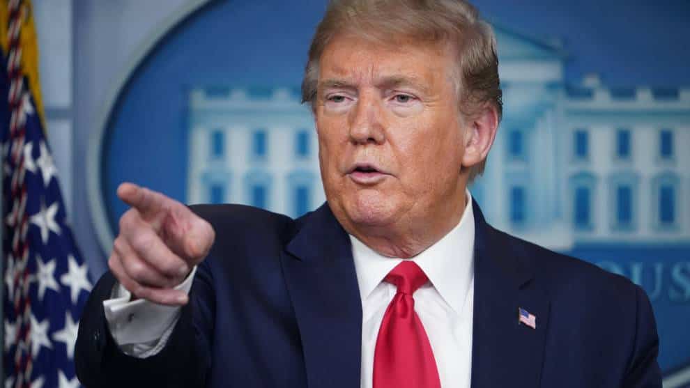 Trump amenaza con cerrar plataformas de redes sociales