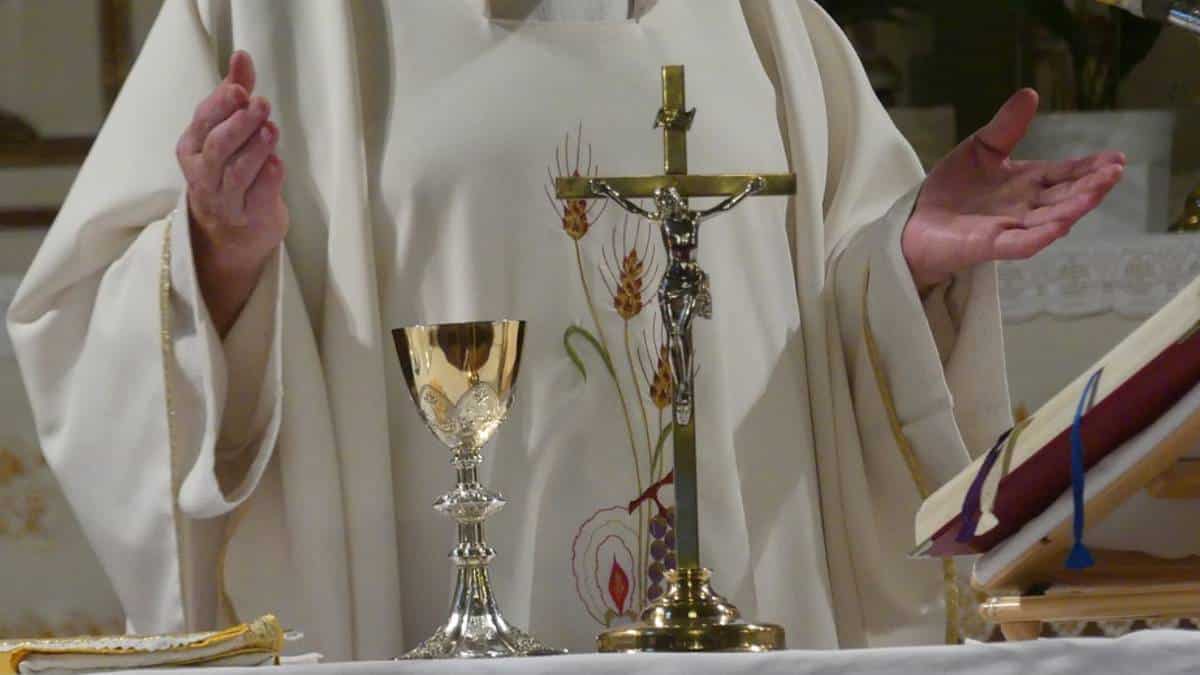 Niegan tutela contra libro que revela caso de pederastia en la iglesia