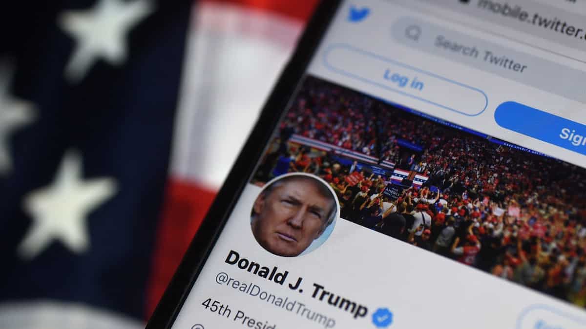 Twitter cierra cuentas de partidarios de Donald Trump