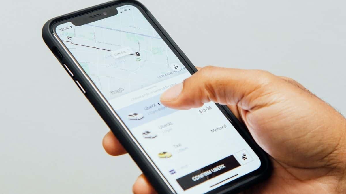 Uber sube su apuesta y tendrá servicios de viajes y hoteles