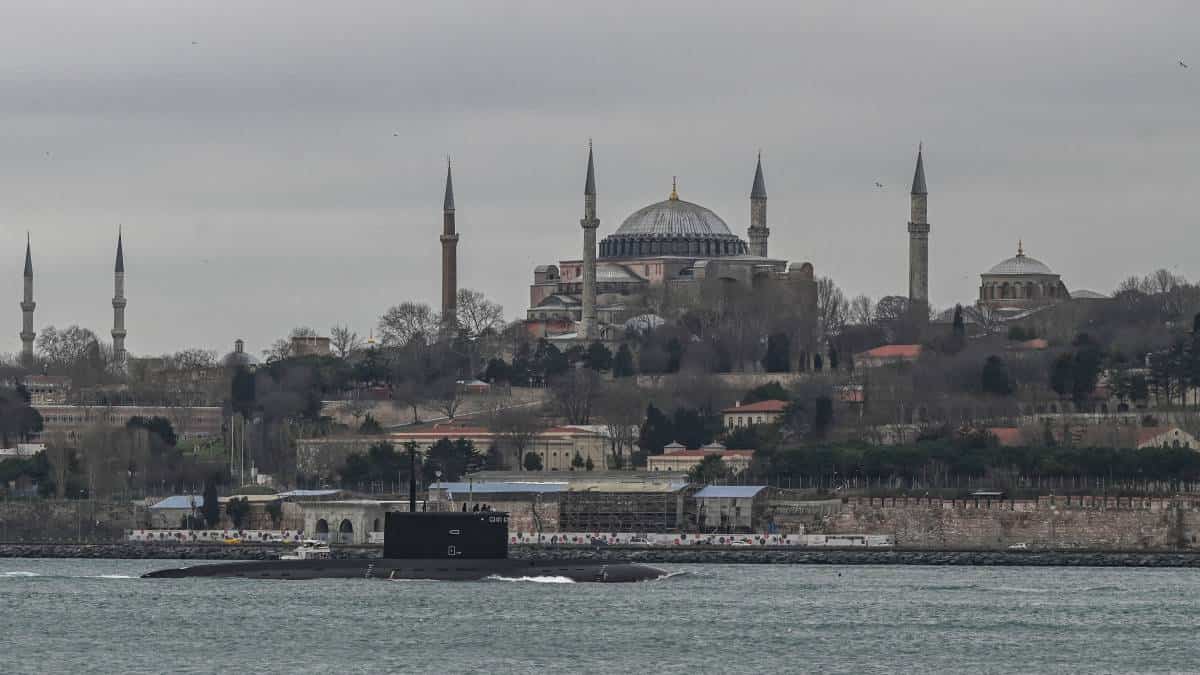 Ucrania mantendrá abierto espacio aéreo pese a alerta de invasión rusa