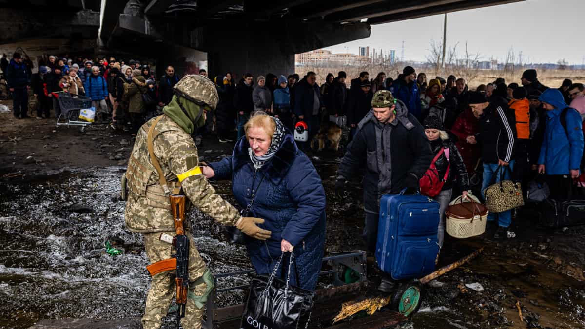 Refugiados de Ucrania superarían los dos millones en los próximos días, según ACNUR