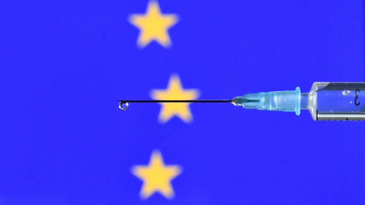 La Unión Europea se mantiene en defender su estrategia anticovid