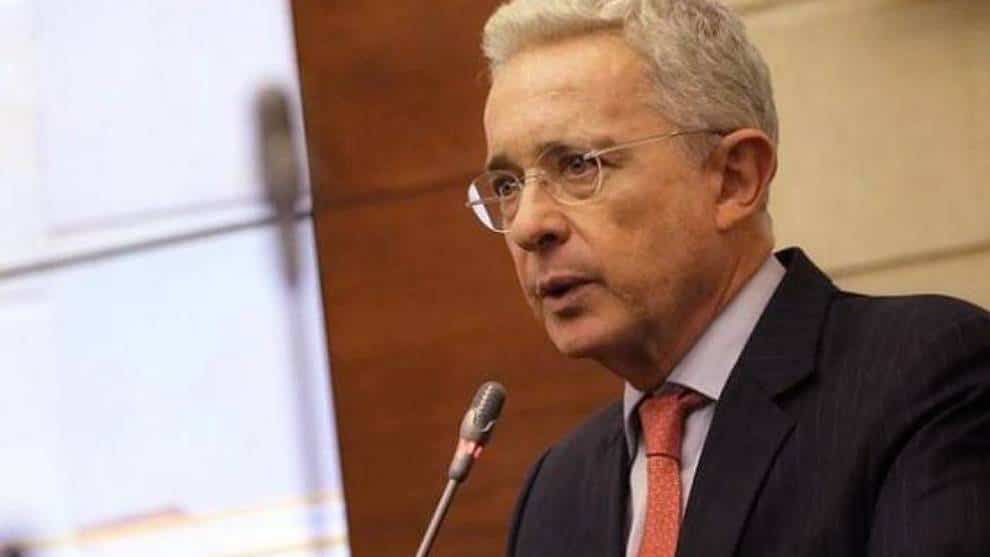 Defensa pedirá a la Fiscalía la libertad del expresidente Álvaro Uribe
