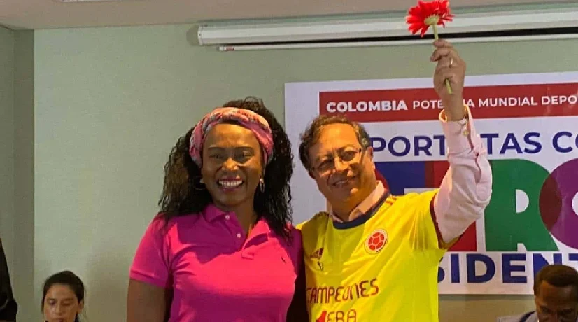 La primera medallista dorada de Colombia junto a Gustavo Petro en campaña. / Foto: Archivo La primera medallista dorada de Colombia junto a Gustavo Petro en campaña.