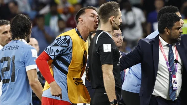 Fifa no olvidó y castigó con dureza a futbolistas uruguayos por actos en Mundial de 2022