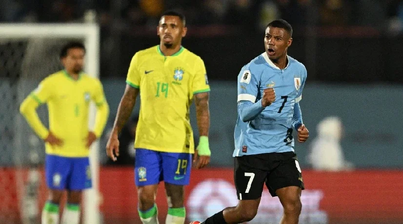 Nicolás de La Cruz anotó el segundo gol en la victoria de Uruguay sobre Brasil.