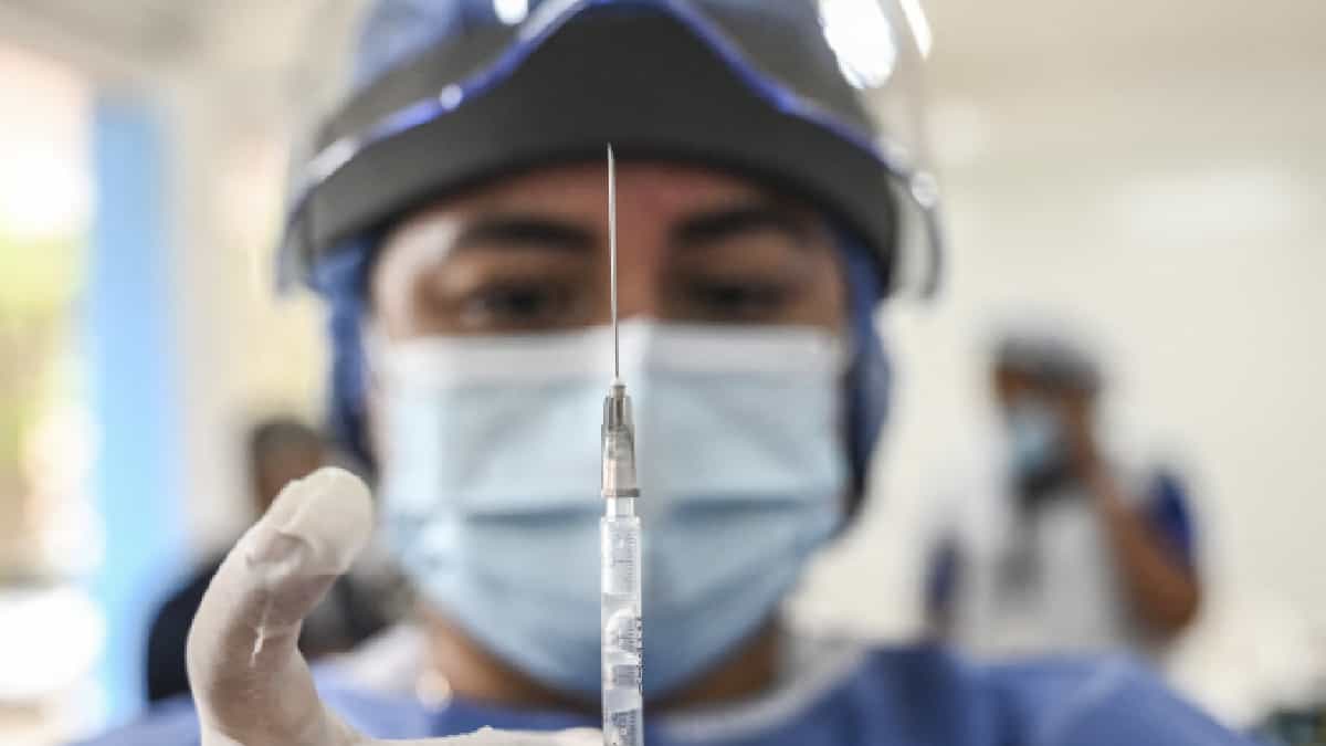 Inicia etapa de vacunación para personas entre 25 y 29 años