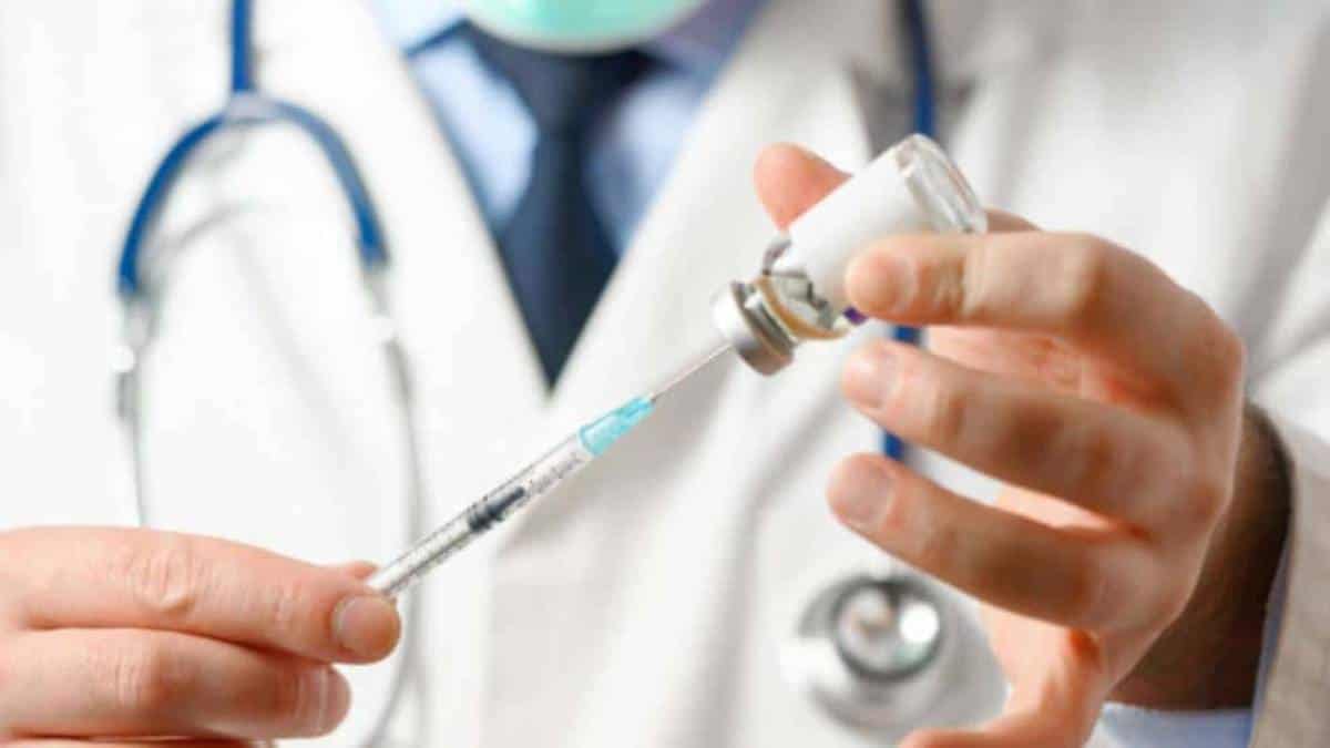 OMS analiza seguridad de vacuna anticovid de AstraZeneca