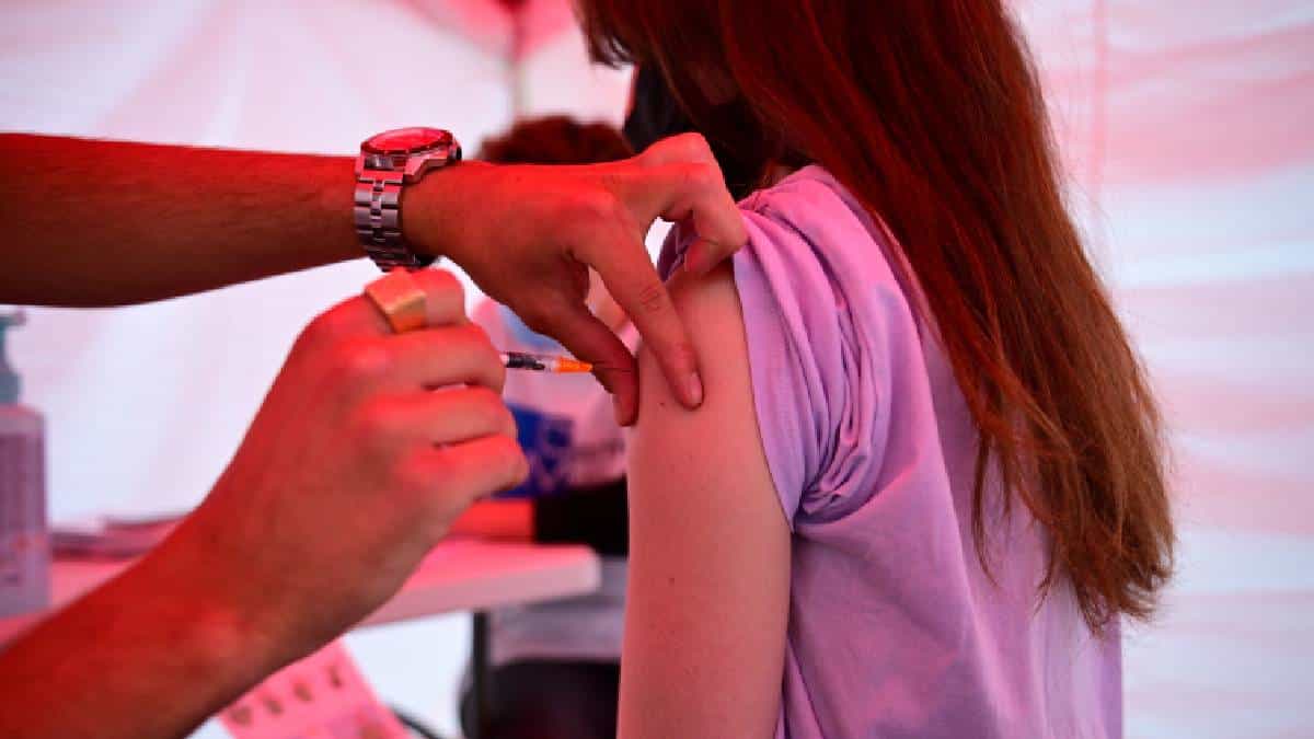 Vacunación anticovid-19 en jóvenes.