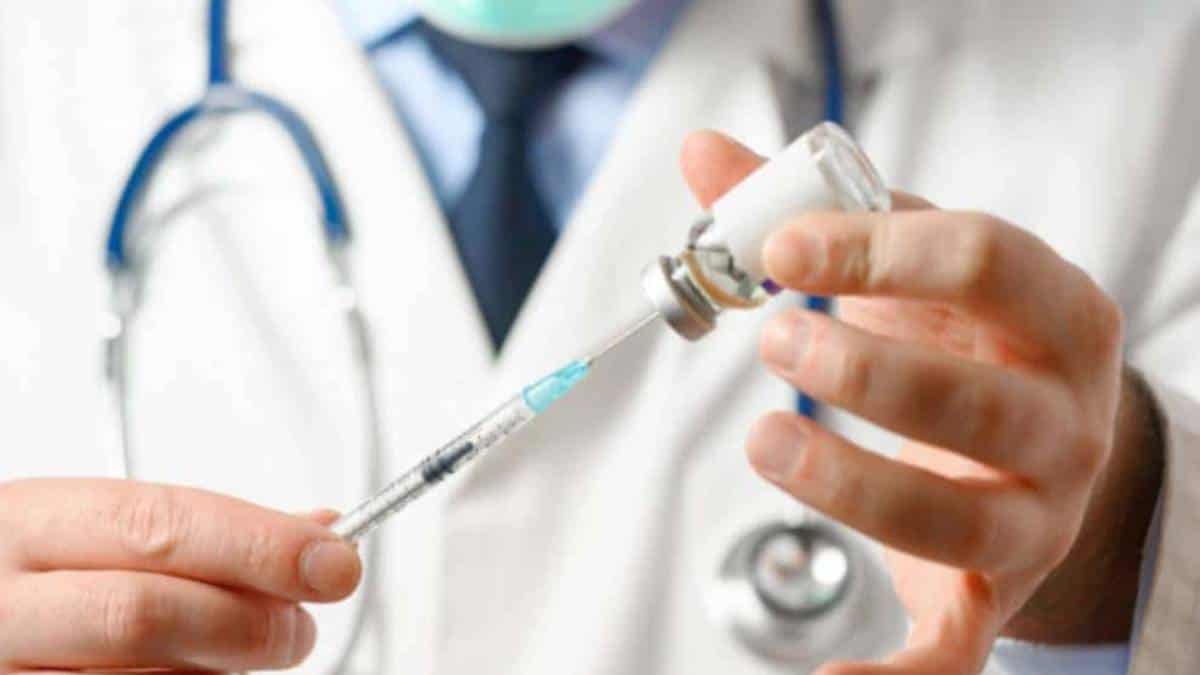 Comité de expertos recomienda a la FDA aprobar de urgencia la vacuna anticovid de Moderna