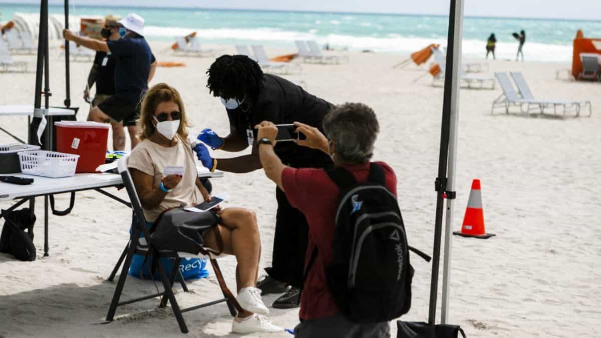 Vacunación covid Miami turista