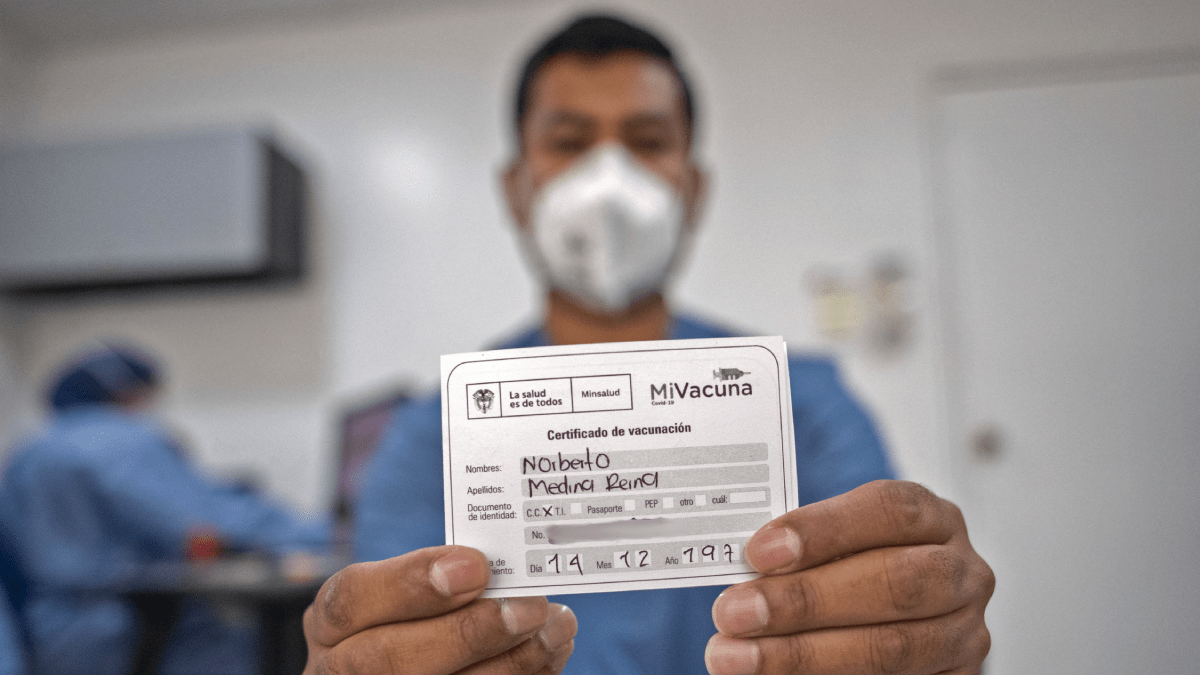 Así van Colombia y Japón un mes después de iniciar la vacunación