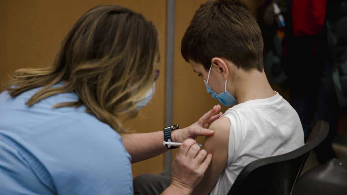 Invima autorizó aplicación de Pfizer para menores entre 5 y 11 años