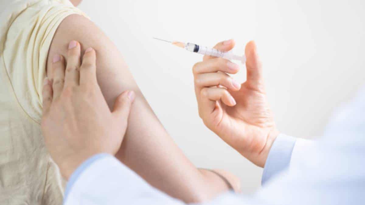 Por combatir la pandemia decenas de países bloquearon vacunación contra el sarampión