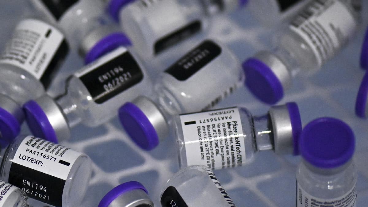 Llamado de atención para uso estricto de vacuna anticovid.