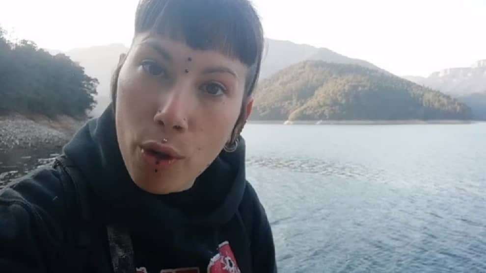 La vegana de las «gallinas violadas» ahora arremete contra la pesca