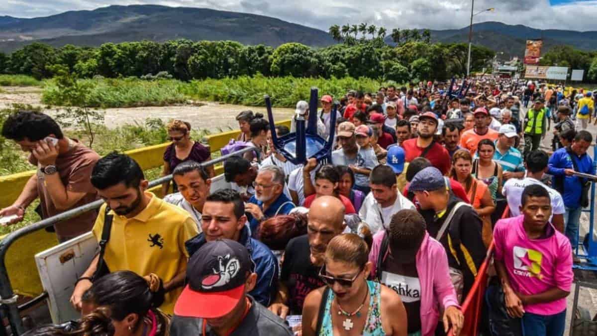 Iván Duque pide ayuda para vacunar a un millón de venezolanos