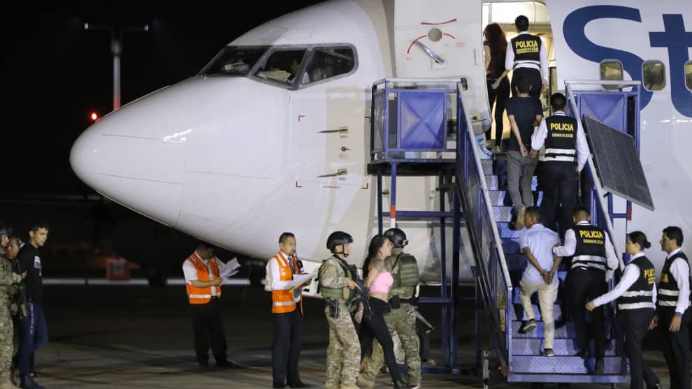 Perú expulsa a 131 venezolanos con antedecentes criminales