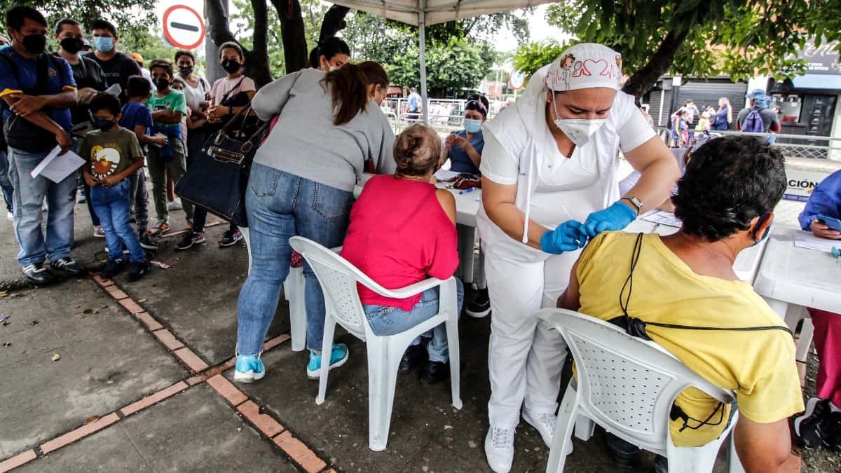 Foto: AFP Venezuela: vacunación cayó por déficit dosis y desinformación