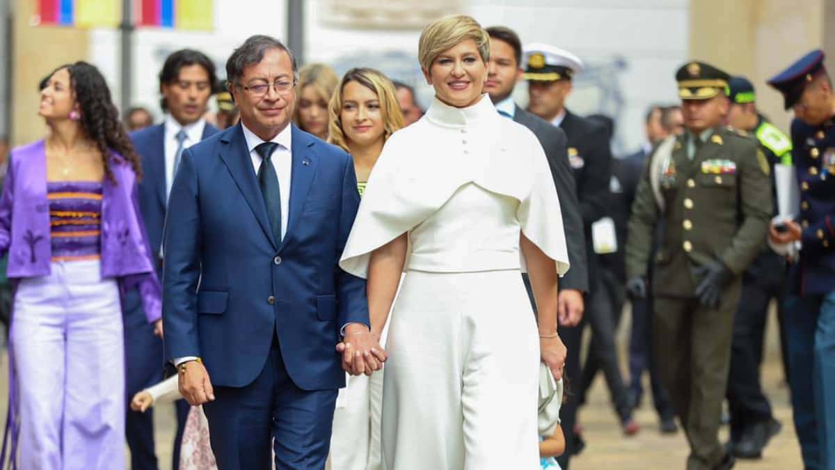 Gustavo Petro y su esposa, Verónica Alcocer