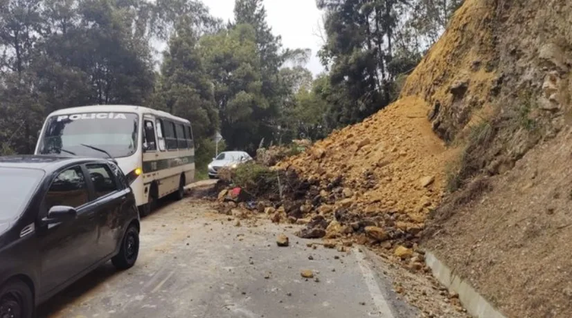 Foto suministrada Cierran vía Bogotá-Choachí por deslizamiento de tierra