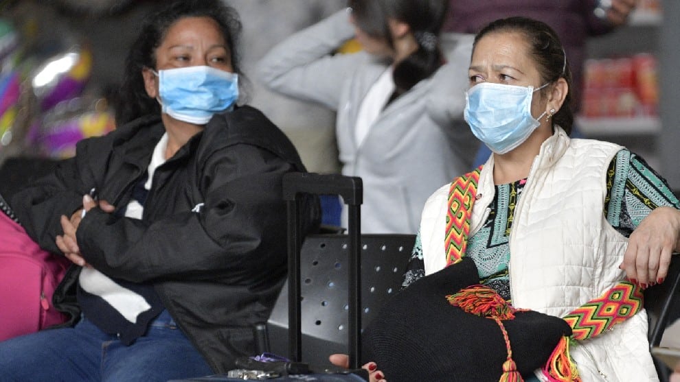 ¿Se debe usar guantes y tapabocas en espacios públicos?: viceministro de Salud responde