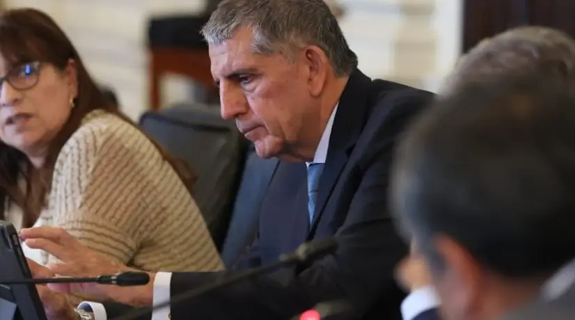 Ministro del Interior de Perú renuncia en medio de escándalo por enriquecimiento ilícito