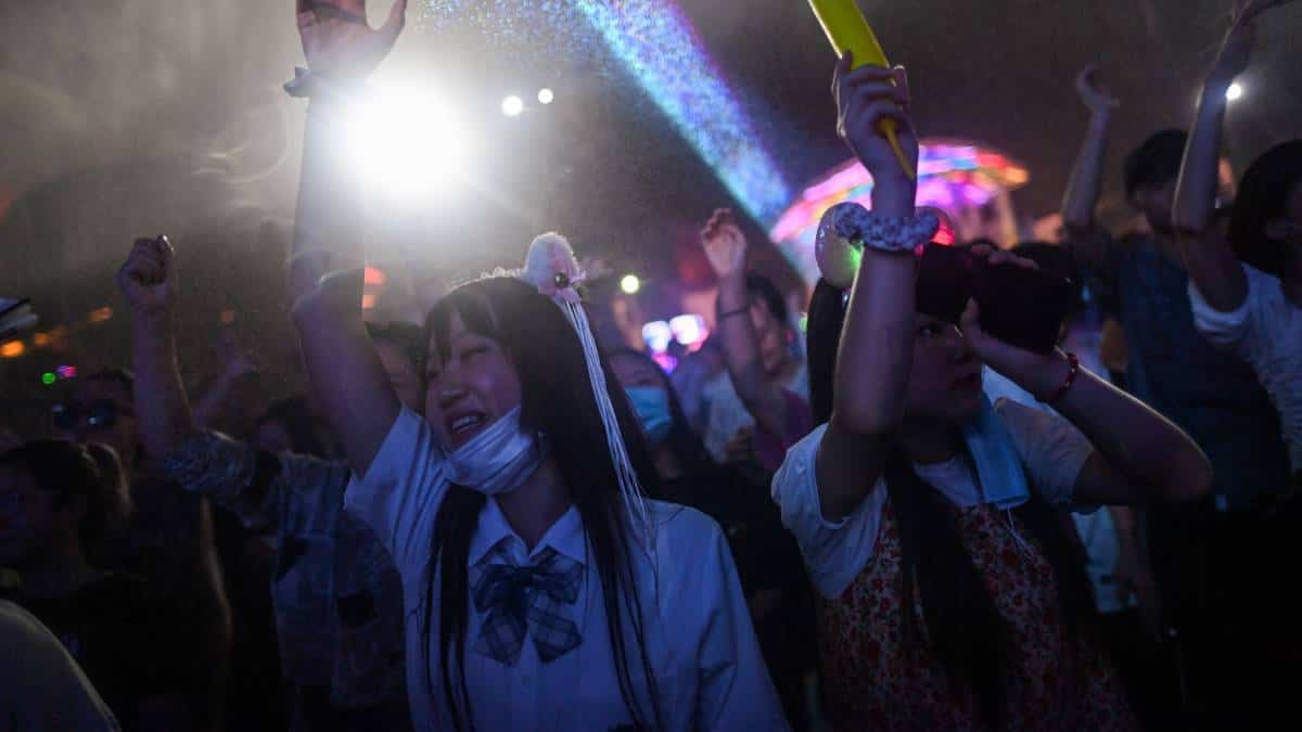 Vuelve a encenderse la vida nocturna en Wuhan, origen de la pandemia