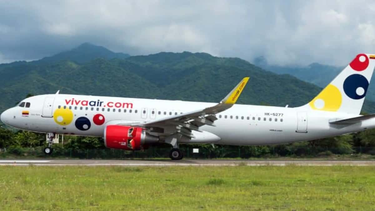 Retrasan vuelo de Viva Air por altercado con pasajera