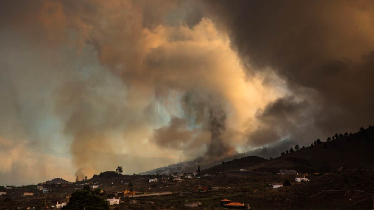 Se detiene una colada de lava del volcán de las islas Canarias