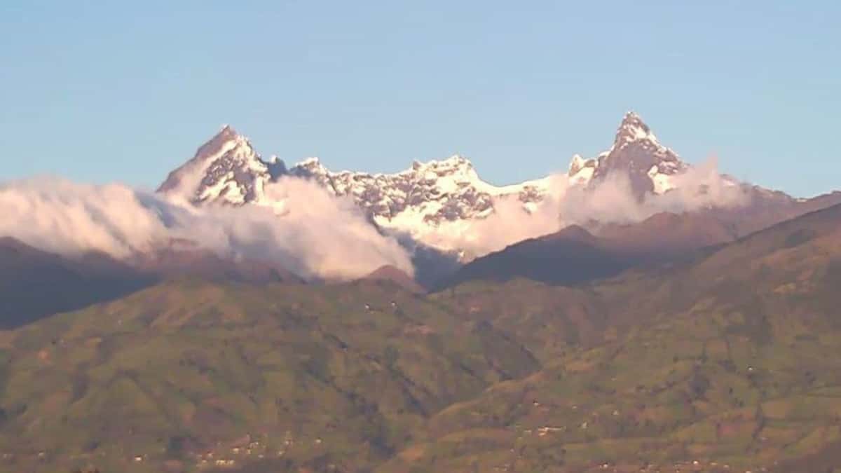 Avalancha en volcán de Ecuador deja al menos cuatro muertos